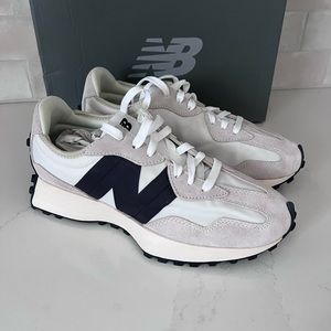 New Balance 327 unisex- mens size 9 / women’s size 10.5
